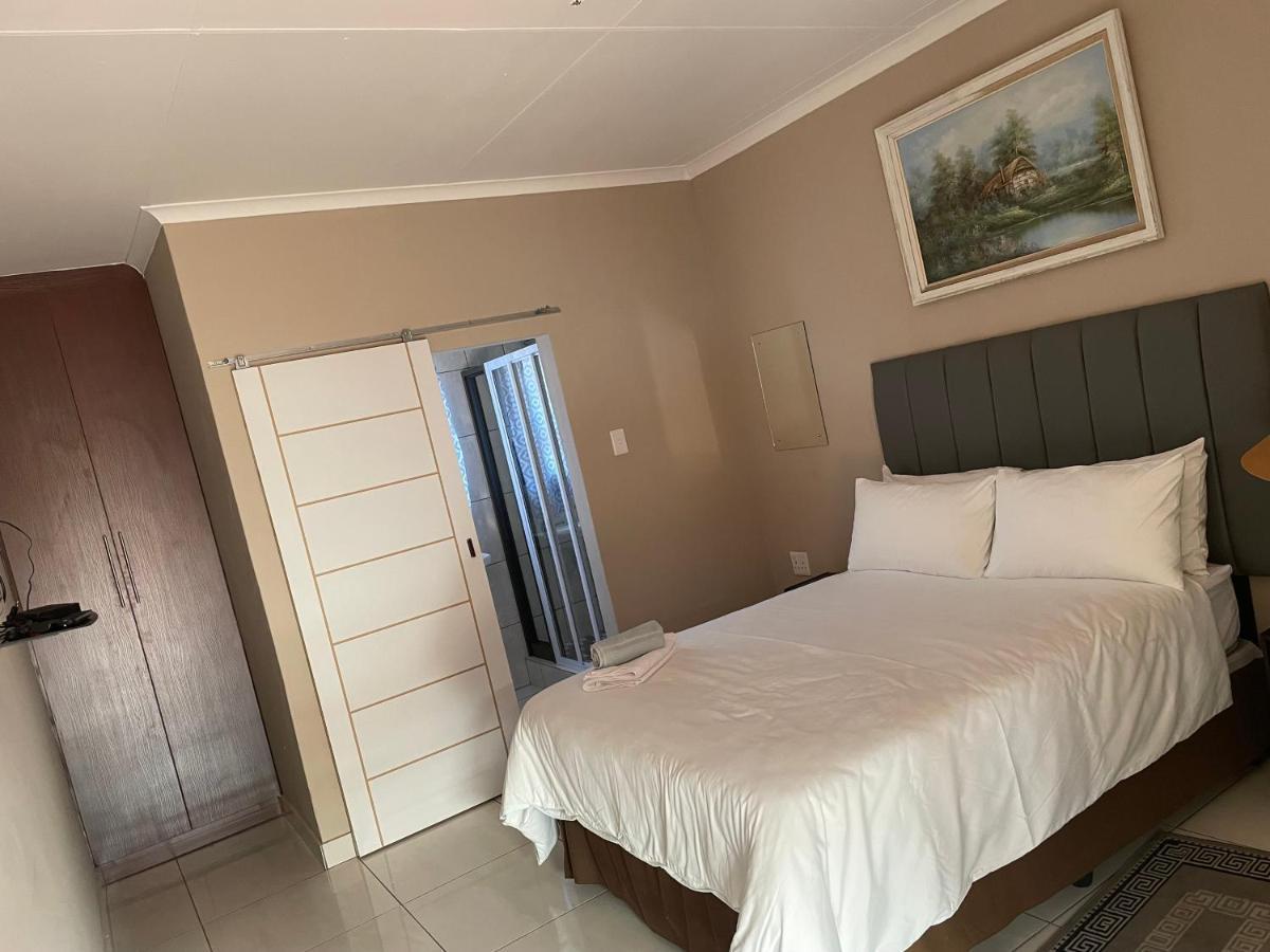 Azalea Bnb Kuruman Exterior foto